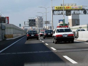 阪神高速でパトカー護衛中